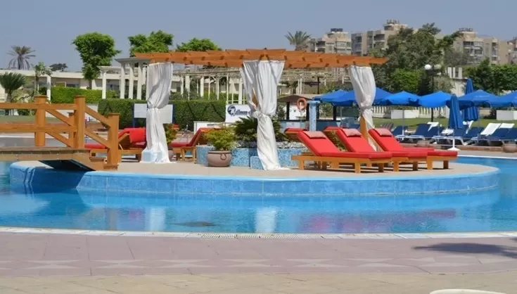 Piscina Pyramids Park Resort El Cairo