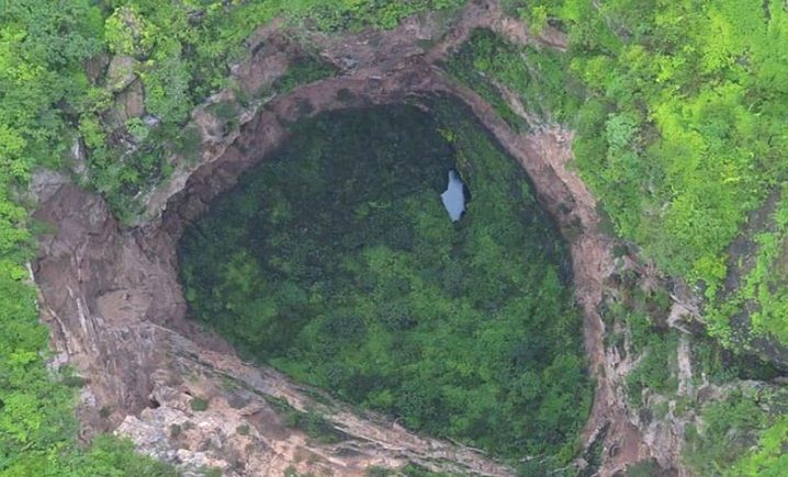 Sinkholes Tawi Attair